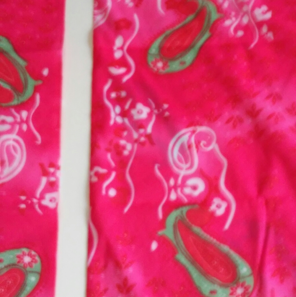 2 Pack - New Hot Stretchy Scarf Strawberry Outdoor Workout Neck Gaiter - Picture 5 of 5